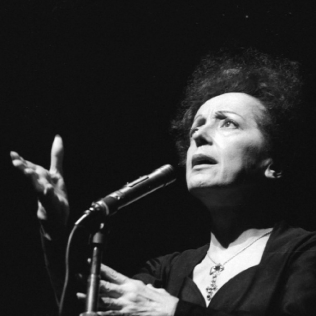 FRANCE - 1961: Edith Piaf (1915-1963), French singer. Paris, Olympia, in January, 1961. (Photo by Lipnitzki/Roger Viollet/Getty Images)